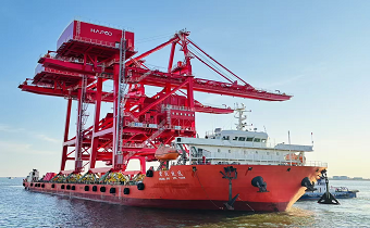 華新機電成功完成四臺大型卸船機總裝發運?